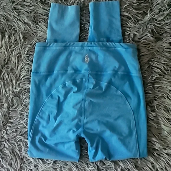 💙 FREE PEOPLE MOVEMENT HOT SHOT LEGGINGS! - Picture 5 of 11